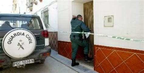 mujer se suicida en almucar|Un hombre intenta quemar a su mujer y después se suicida en